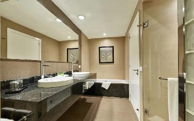 Suite - Bathroom 